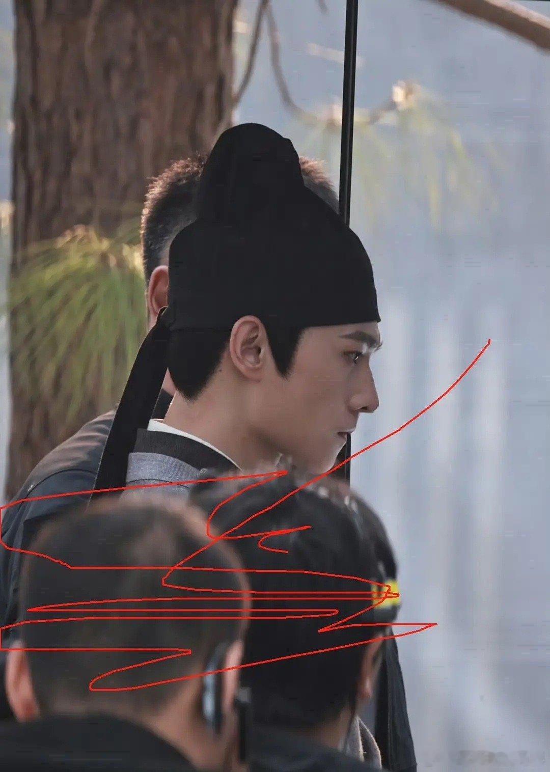 杨洋的新造型，这是一位书生吗 ​​​