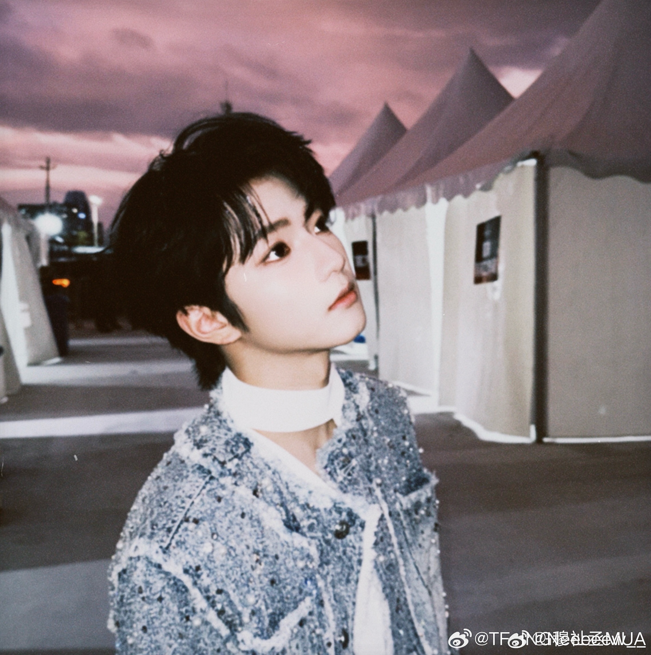 穆祉丞[超话]  [哆啦A梦微笑]穆祉丞拓野十八景曜寰穹🍊朝朝穆穆 “星星在夜