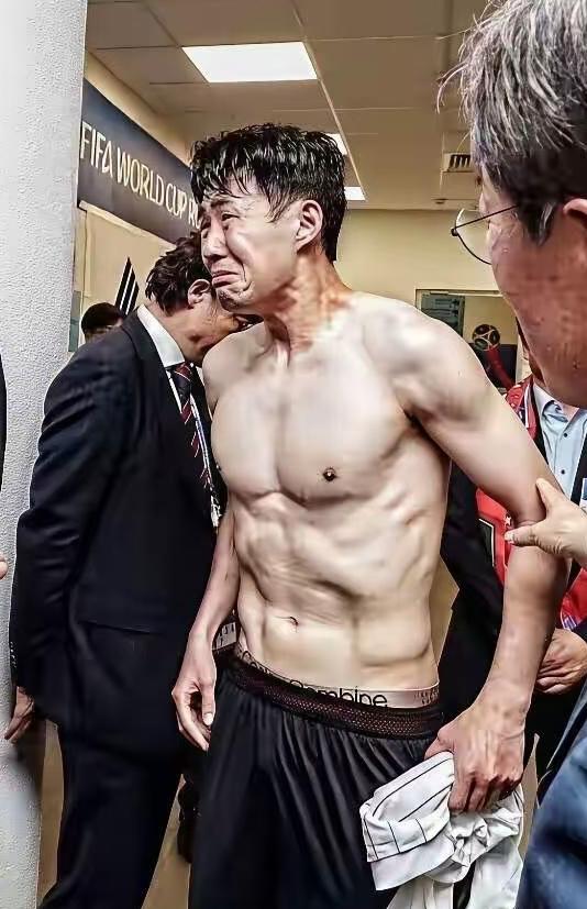 原来网友真没说错！
 
韩国队这趟回国，跟被开除国籍差不多了。
 
你就想吧，堂
