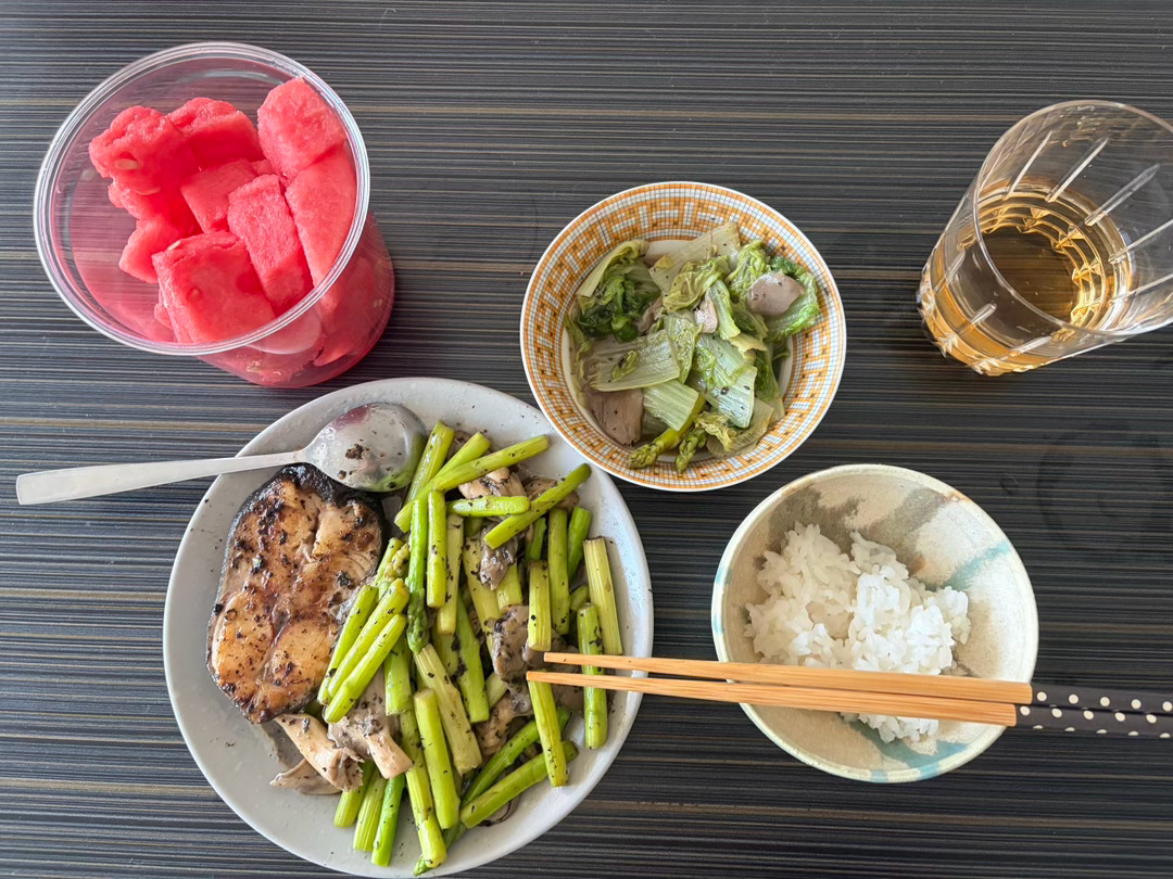 买了一瓶黑松露酱 因为怕会坏而且确实方便好吃两天做了四顿 现在已经开始不知天高地
