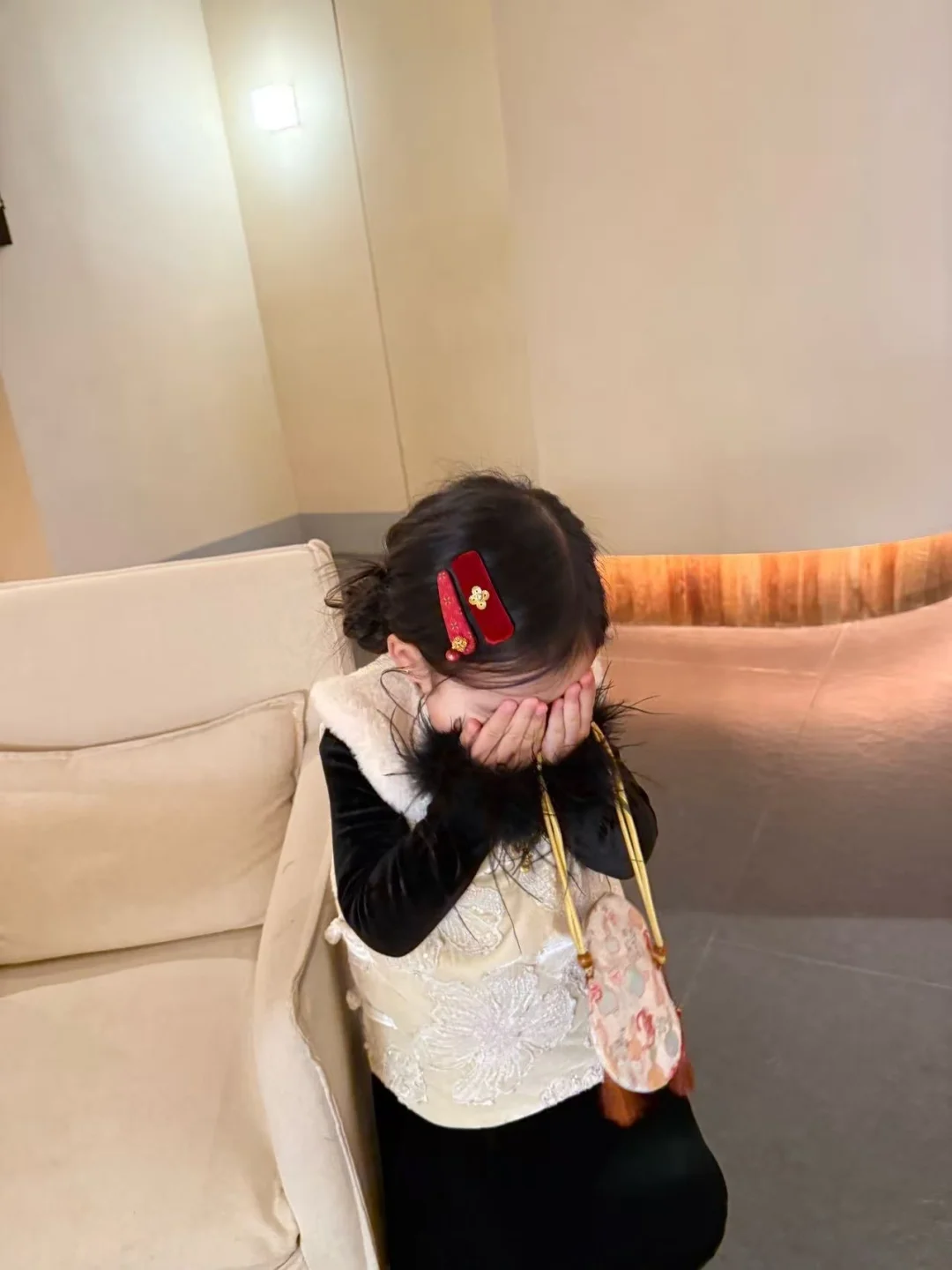 女儿过年这样一套好看吗？从头倒脚穿搭满分