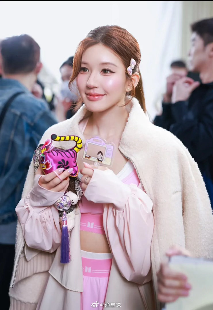 好好的一张脸非要整来整去整成现在这种假人 