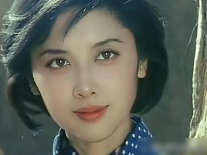 一提起朱琳，脑子里就是那个柔情似水的女儿国国王。
 
可这真有点把人看扁了。
 