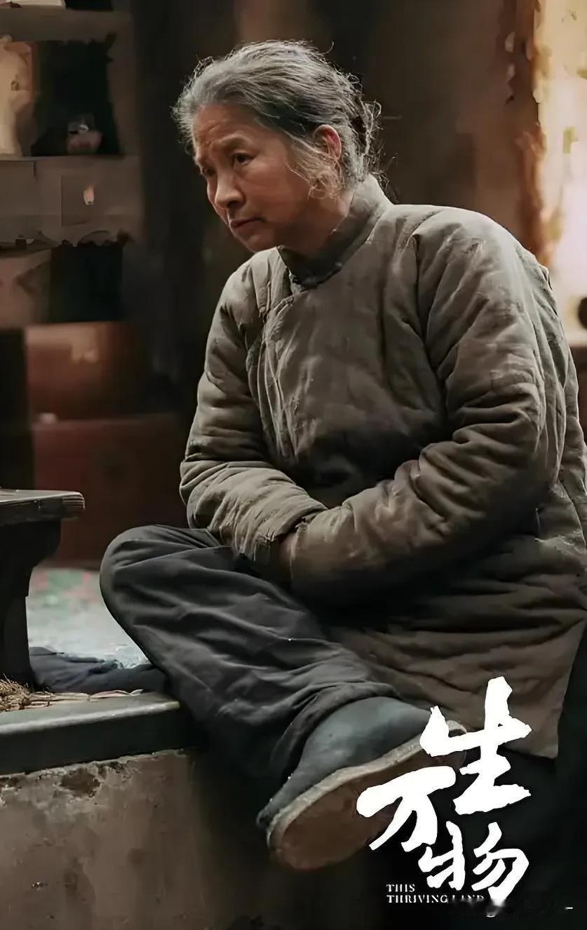 电视剧《生万物》爆火，

估计最后悔的人就是导演了，

就在该剧口碑爆棚的时候，