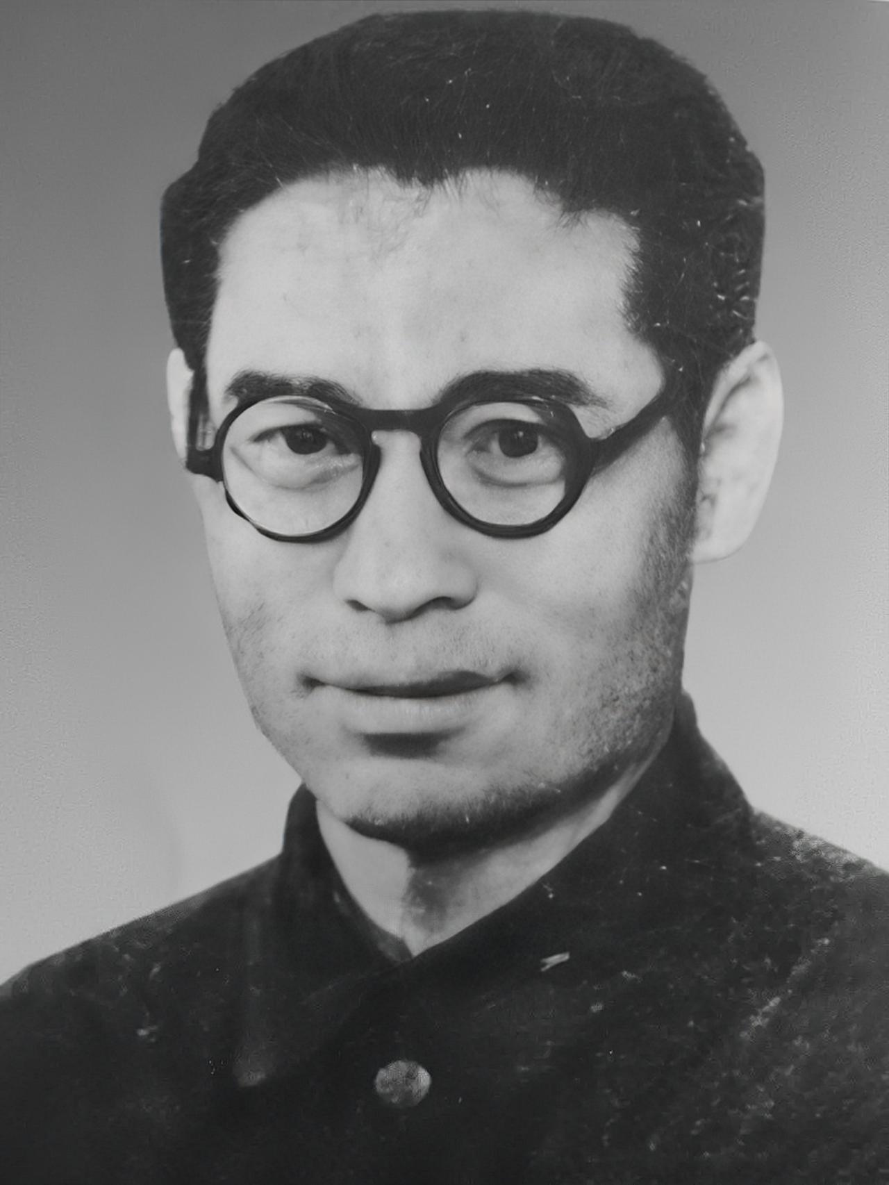抗战胜利，高岗和张闻天主动请缨去了东北战场，当他们坐火车到长春，车却停了下来。管