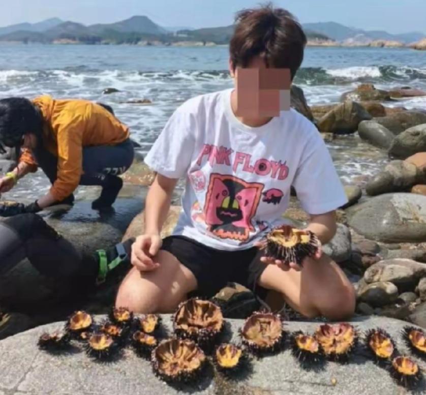 气炸！五一假期期间，一群内地游客前往香港西贡火石洲海域浮潜，竟做出了让人大跌眼镜