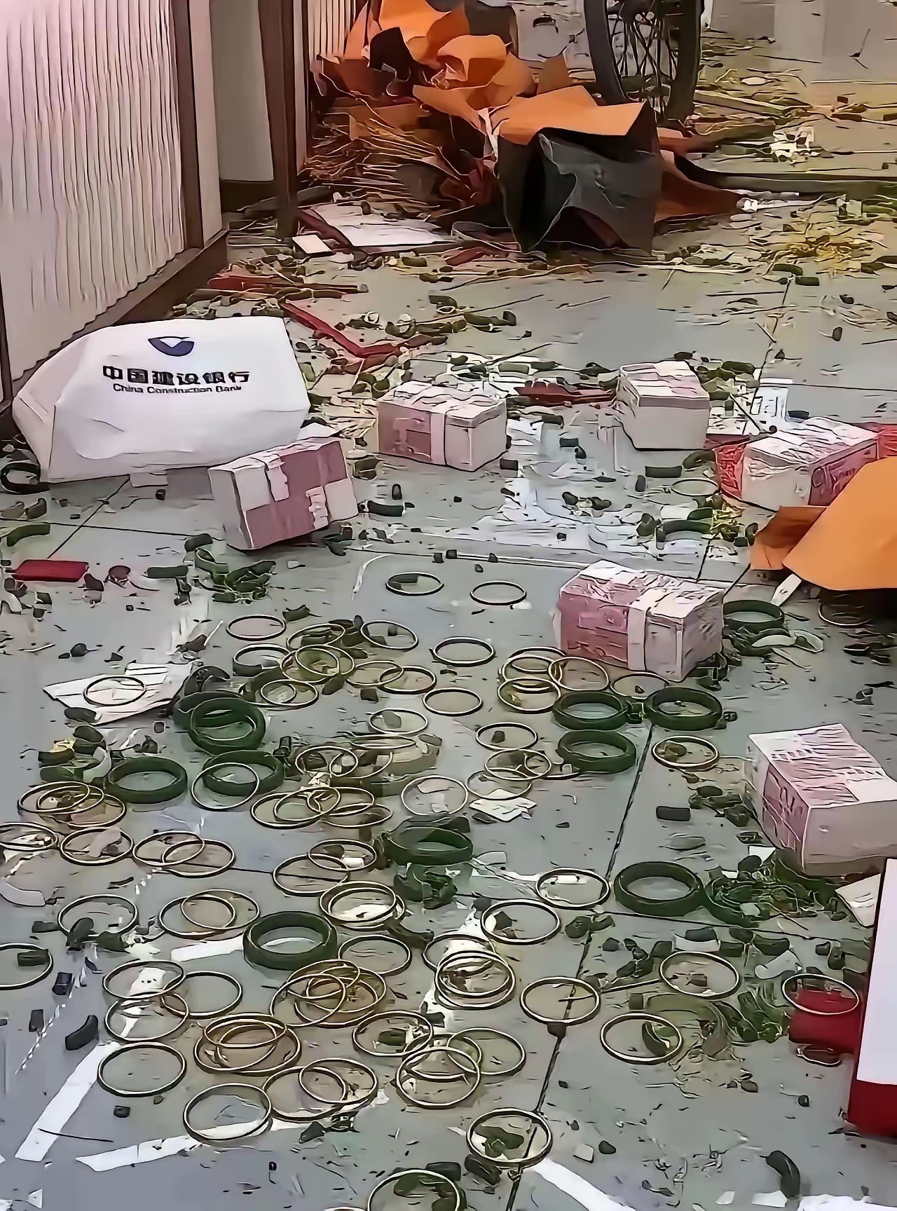 如果是你在，你是拿钱还是拿东西。 