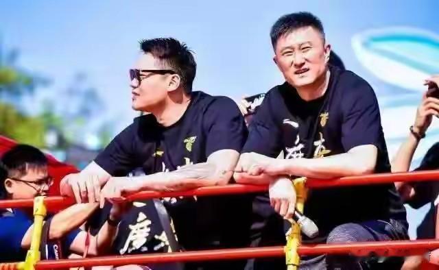 对于广东宏远这波操作，只会把宏远王朝推向低谷！
随着广东宏远官方宣布杜锋指导担任