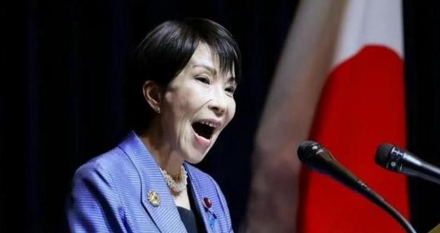 日本终战81周年的追悼仪式上，出现了极其罕见的一幕，高市早苗当众对日本天皇甩脸子