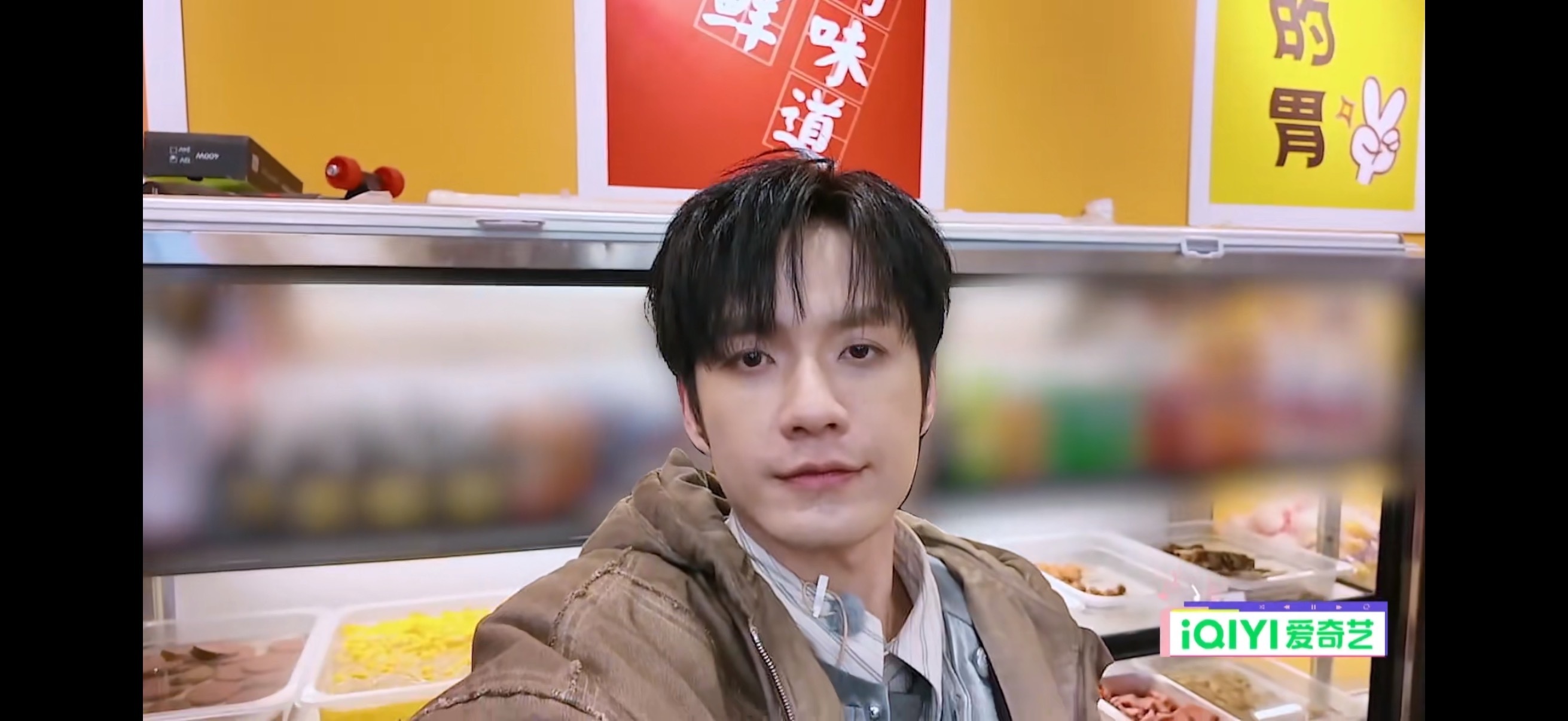 王安宇电话被拒接张颜齐先别捣鼓美食vlog了，接一下王安宇电话吧孩子在大厦顶层吹