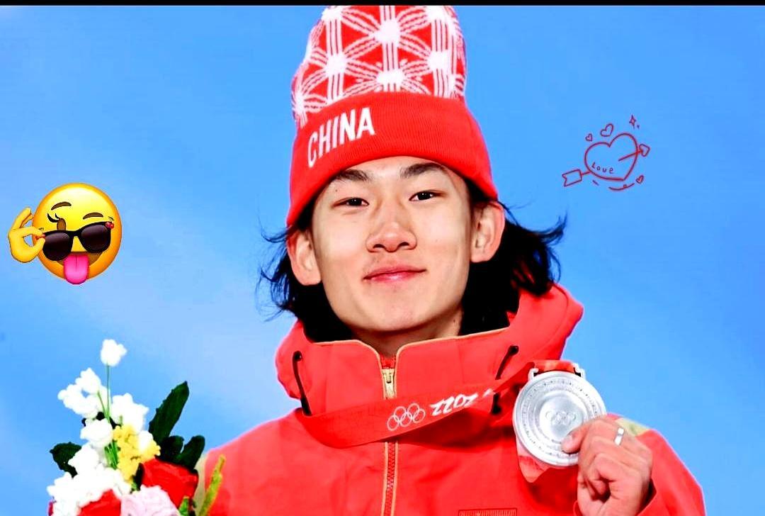 清华奥运冠军，配上北大AI泰斗的女儿，小说都不敢这么写。
 
当年朱易一个失误，