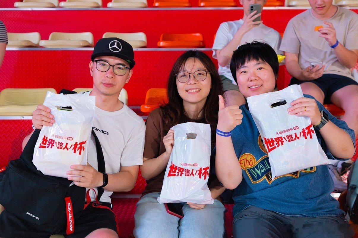 天猫是懂零食跟球赛适配度的看球的快乐被天猫狠狠拿捏！零食配球赛氛围感直接拉满！6