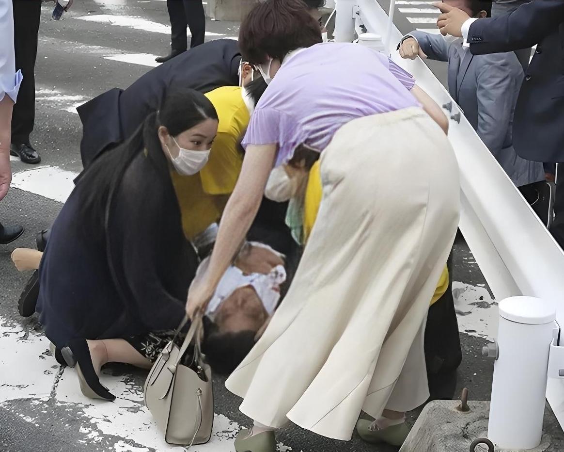 终于判了！刺杀安倍晋三的山上彻也判了，结果却出人意料。
1月21日据央视新闻报道