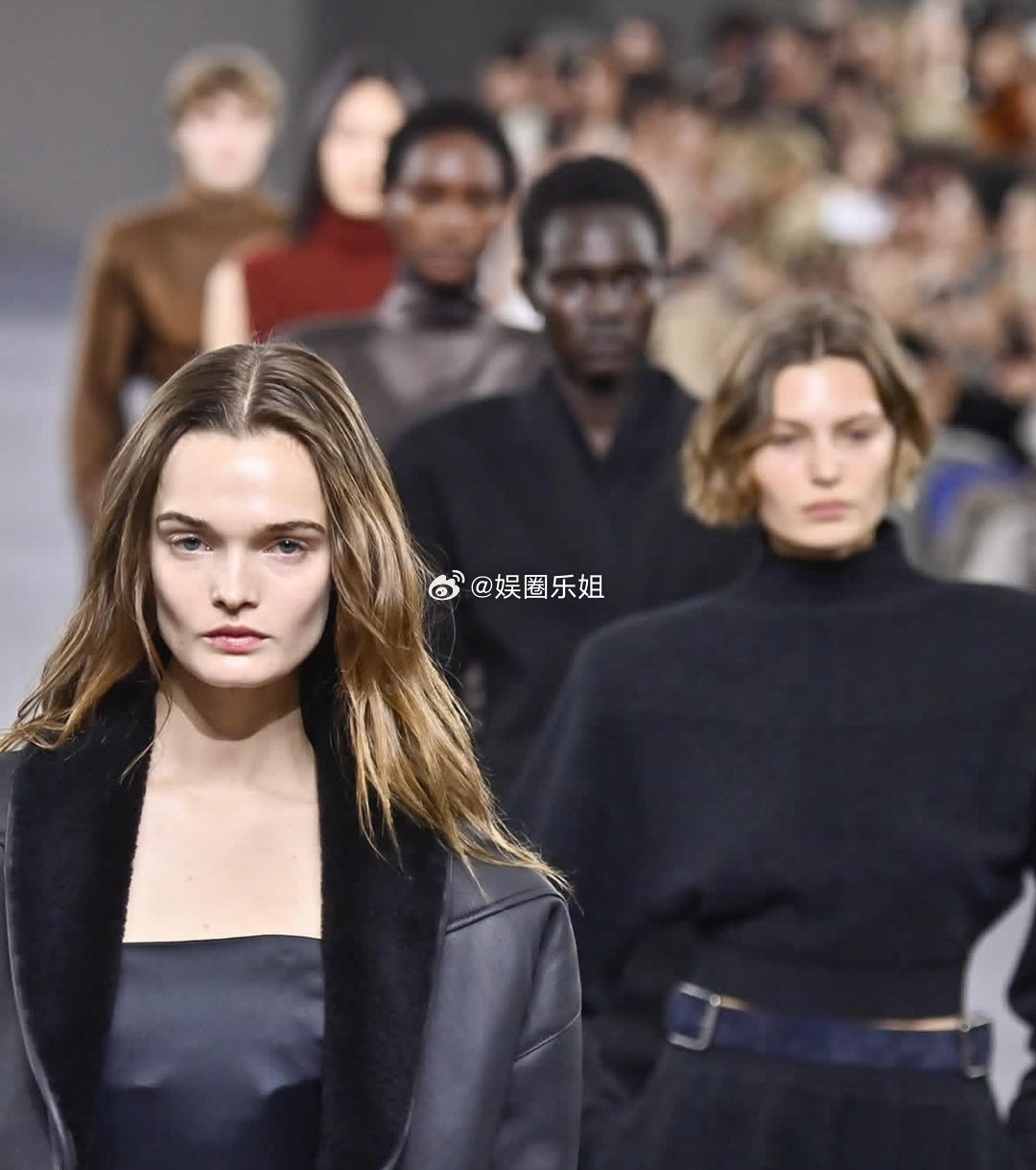 MaxMara在米兰发布2026秋冬系列，致敬传奇女性Matilde di Ca