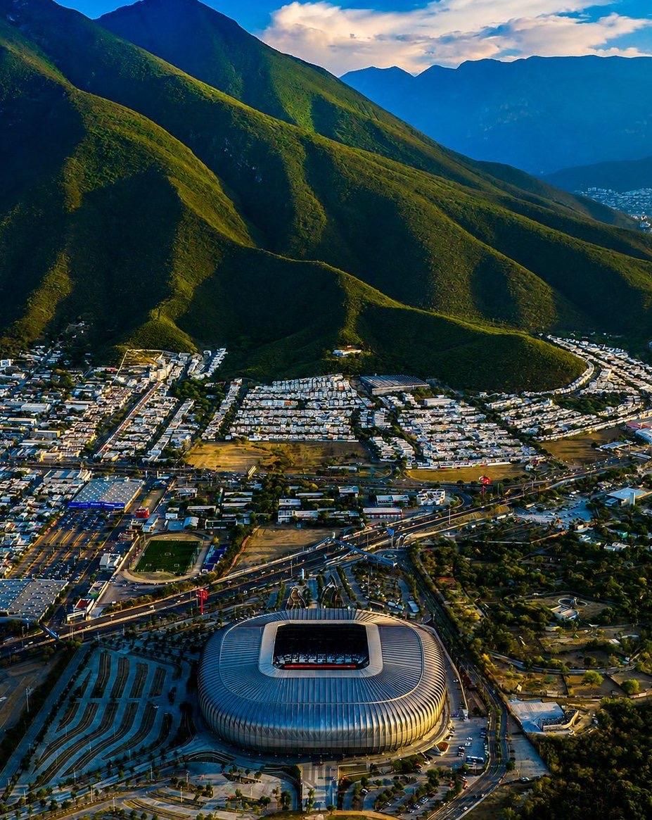 墨西哥蒙特雷的 BBVA体育场（Estadio BBVA）令人难以置信的美丽，看