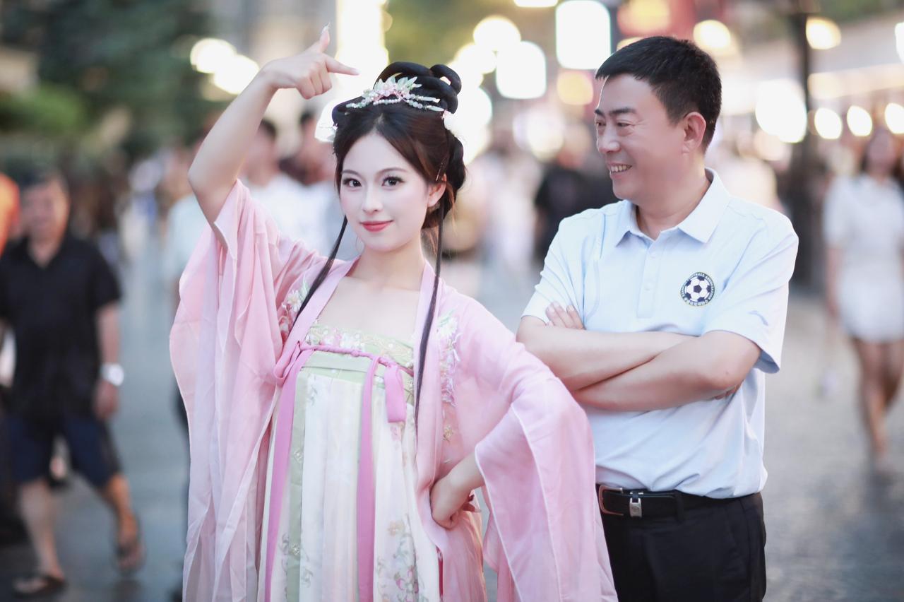 孝感文旅路演亮相江汉路