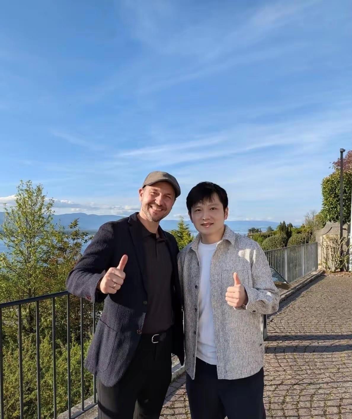 小胖樊振东
正在做一件以前没人做过的事情
要把乒乓球带向世界，他的选择就是

美