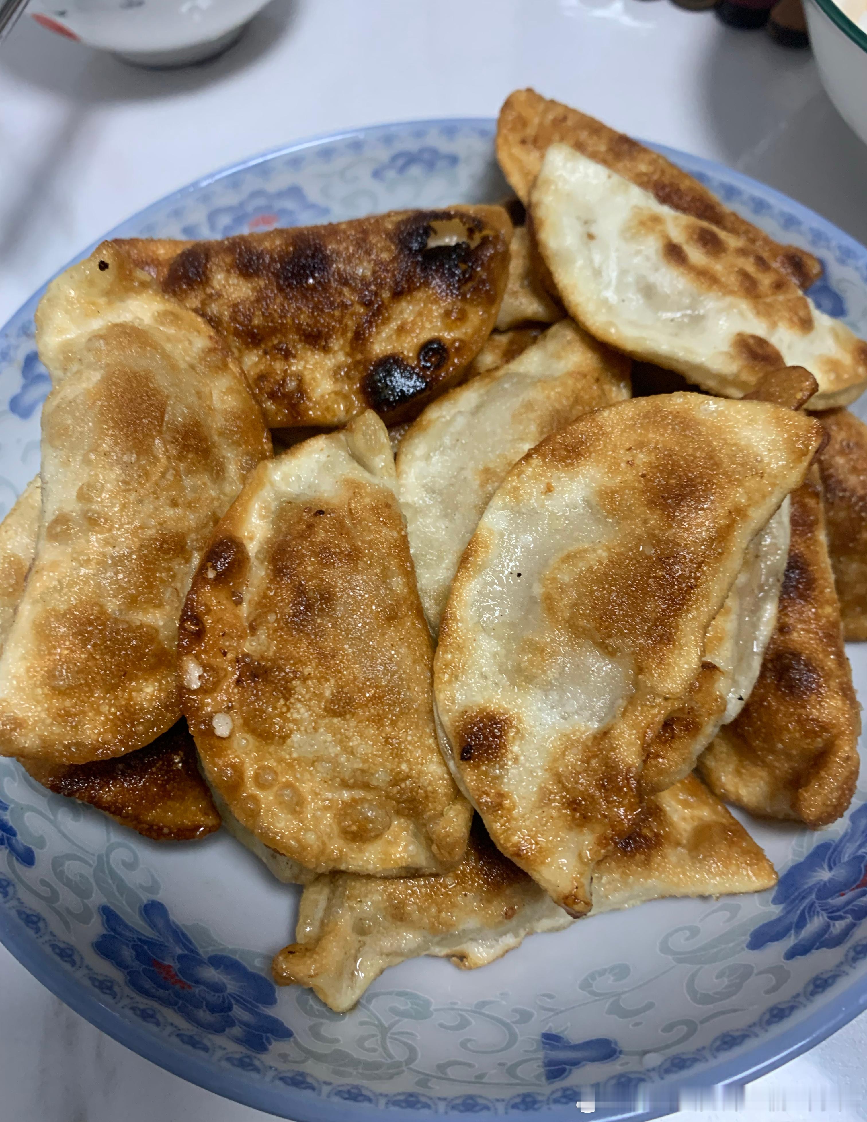 日常  今天吃个煎饺[馋嘴] 