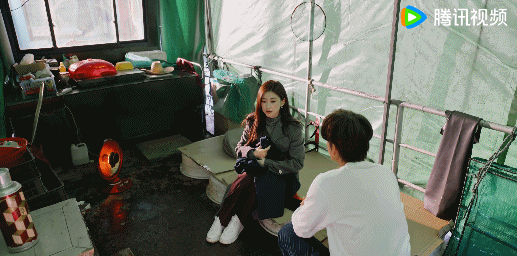 爱人错过眼神还得钟汉良层层心事藏于眼底，爱意隐忍不宣，纪封的犹豫与牵绊太过戳心，