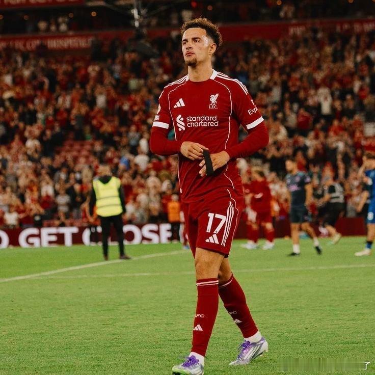 本赛季，柯蒂斯在持球以及参与前场进攻方面的数据，已经打出了脱胎换骨般的亮眼表现（