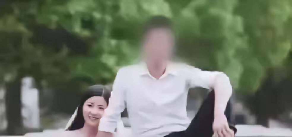 真的看完满心压抑，好好的大好青年，硬生生被婚姻逼到绝境。
 
长沙25岁的姚鹏，