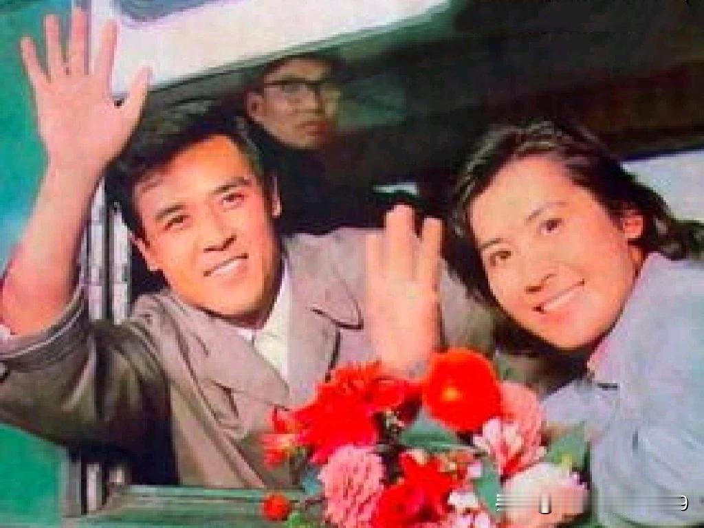 她的童年因出身被嫌弃，凭电视剧《蹉跎岁月》红极一时，如今60多岁仍仪态优雅，您认