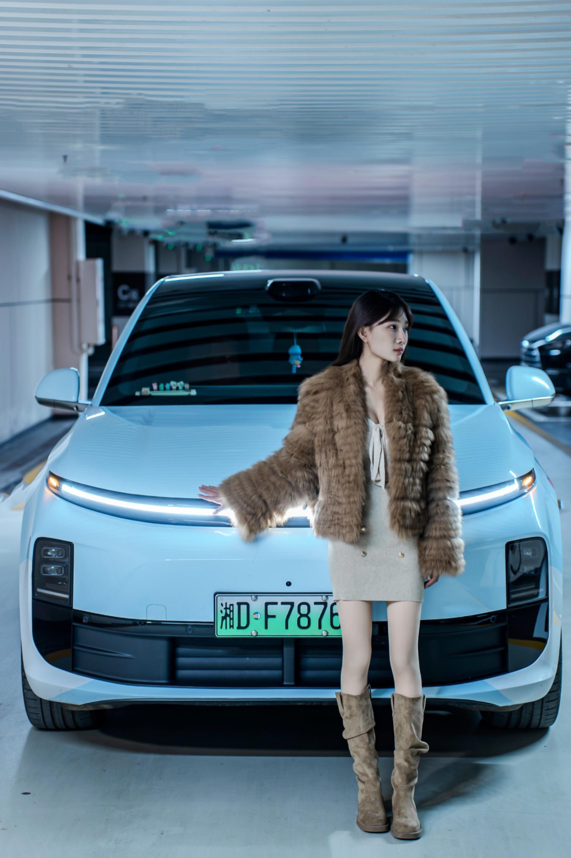 不是你对我一见钟情 而是我今天刚好穿了包臀裙