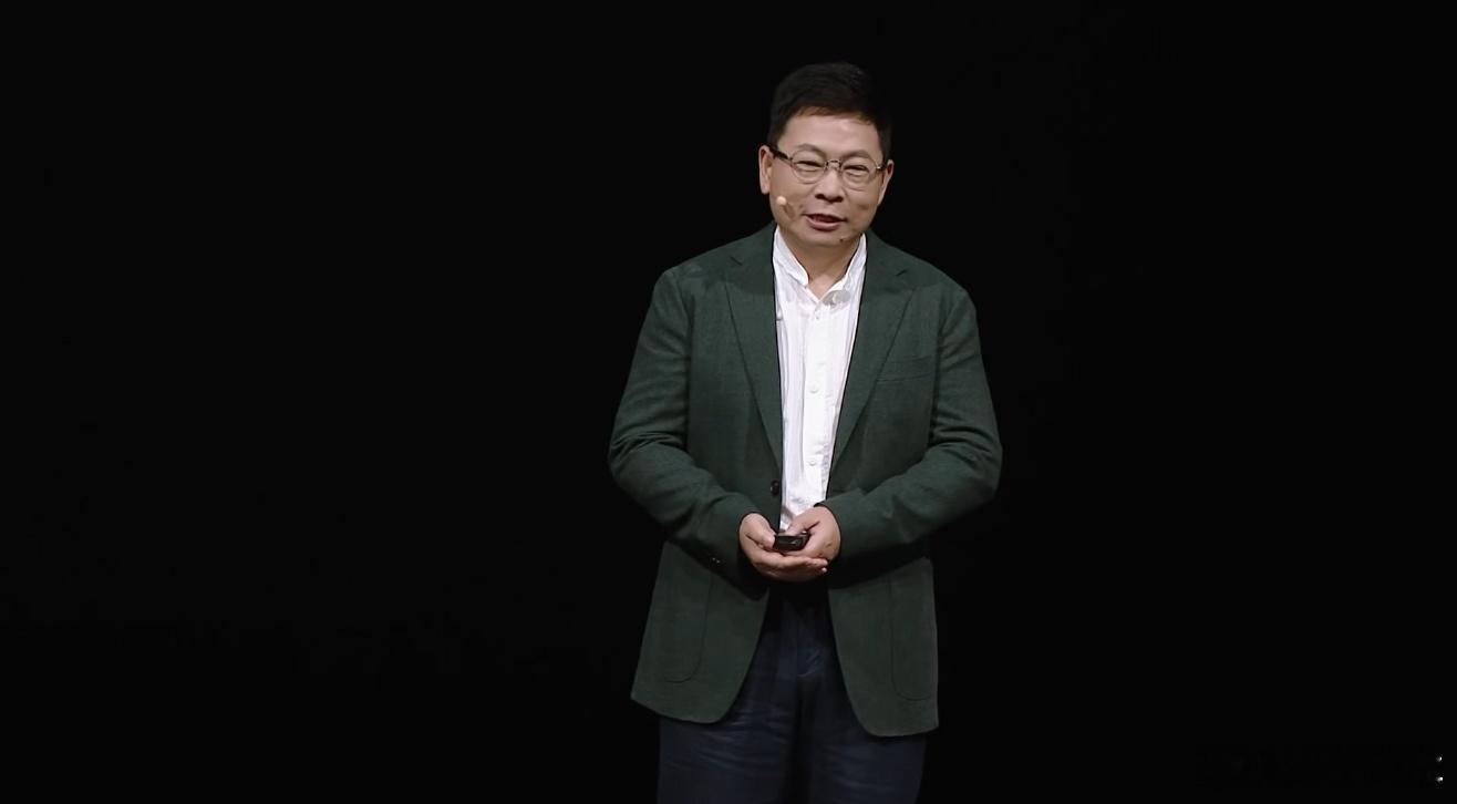 享界S9T享界S9T新品发布会哇，今天余总开发布会穿的西服都是车的主打色仙踪绿 