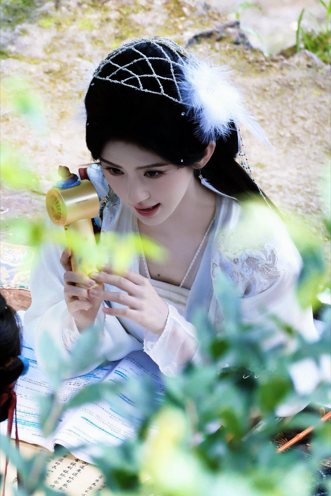鞠婧祎 jjy鞠婧祎月鳞绮纪 jjy鞠婧祎露芜衣 “如果世界不能给你绝对的公平，