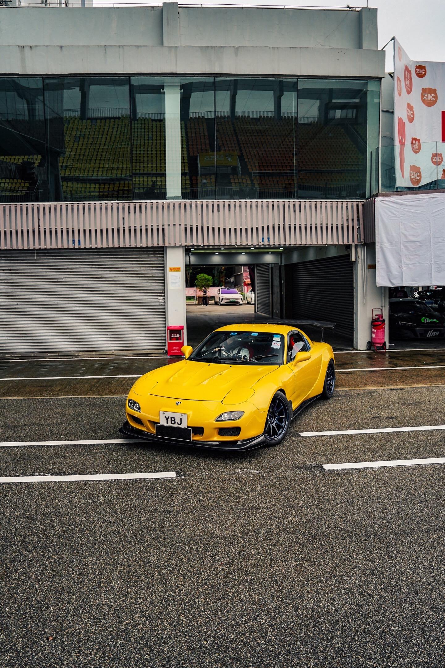 RX-7 FD3S.
