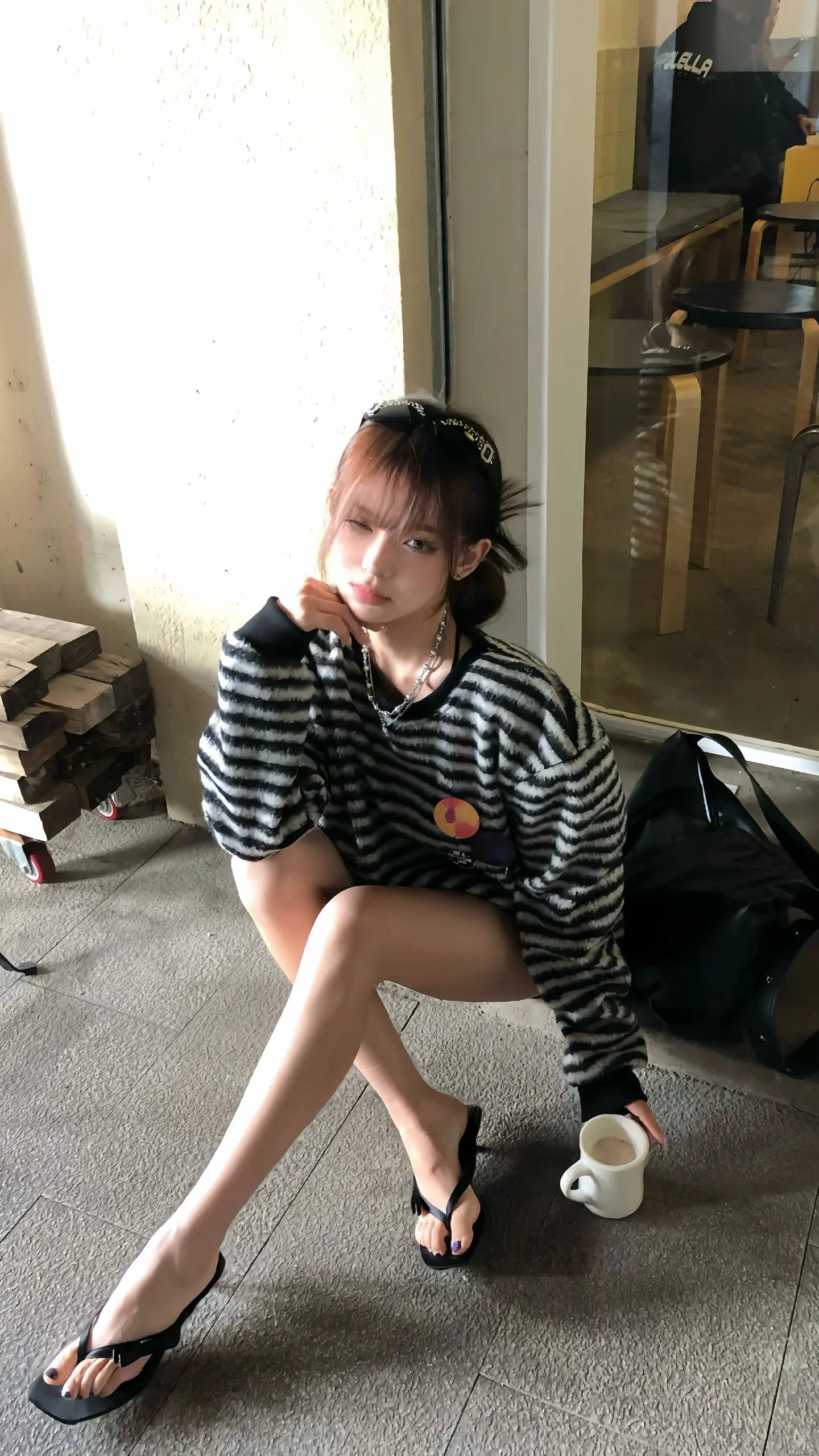 ᗦ↞︎◃︎       ꉂ ･ ･ ☆