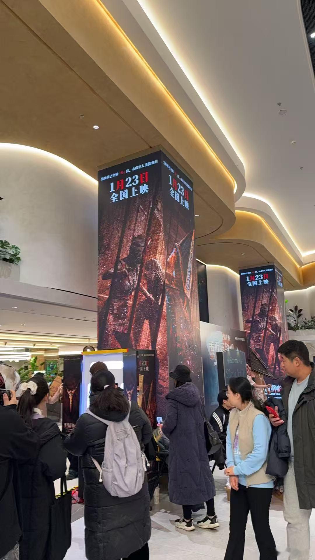 谁还记得，寂静岭曾经给多少人留下过心理阴影。2006年第一部《寂静岭》电影一问世