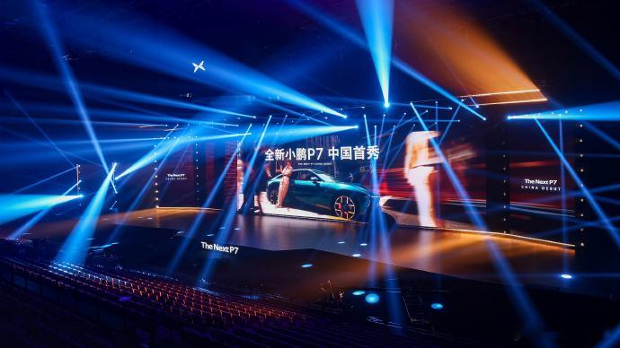 假装到了现场，拍了些全新小鹏P7中国首秀外图[揣手][揣手]从外图上的布置来看，