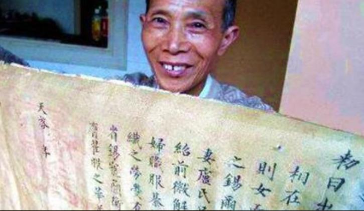 2012年，河南省75岁的乡民蔡国富将档案局告上法庭，背后隐藏着一个不为人知的故