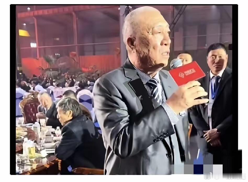 有人当面问崔培军：挣那么多，咋不多做点公益？他手一摆，话很直：公益我不是不做，得