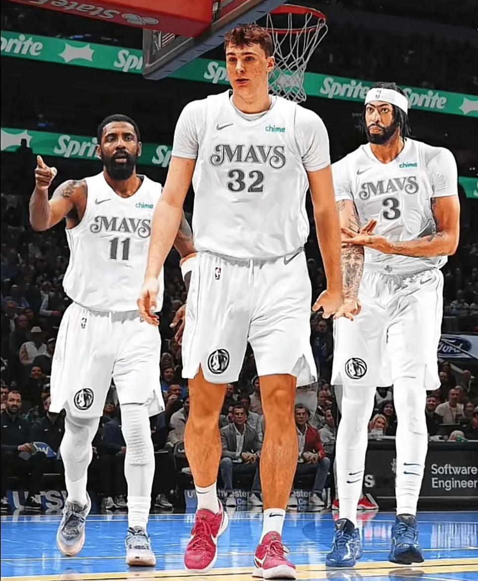 今天的NBA乐透抽签仪式上，独行侠获得状元签，马刺榜眼，76人探花。独行侠抽中状