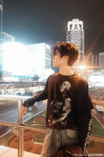 张真源新歌民国风张真源十年前的爱心变成了相思锁 复古长衫衬出张真源干净温润的气质