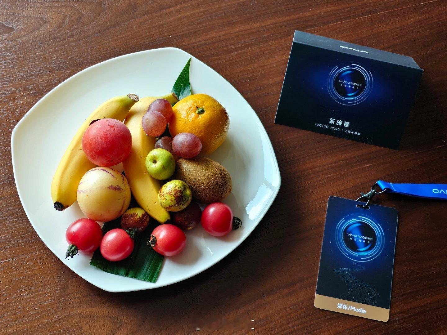 vivo x300系列 一张巨片，定格万象一程远行，归于一瞬三十年巨作，明晚7点