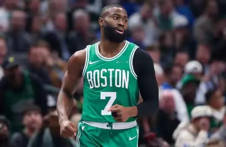 NBA休赛期第一重磅流言炸场！凯尔特人核心杰伦布朗成香饽饽，名记Marc Ste