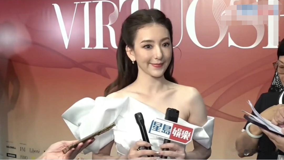 方媛，太骄傲了！

9月1日，天王嫂方媛在香港出席时装活动时，被问及天王郭富城的