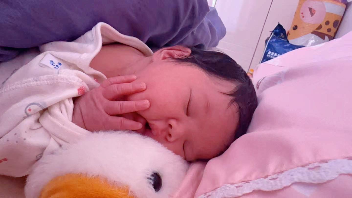 2025 年冬 12.4 日喜得一女，取名语桐，愿其一生平安健康，喜乐无忧❤️