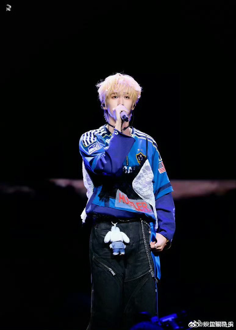 何洛洛刘也任豪赵让合唱干杯R1SE小分队重聚，何洛洛刘也任豪赵让合唱《干杯》，互