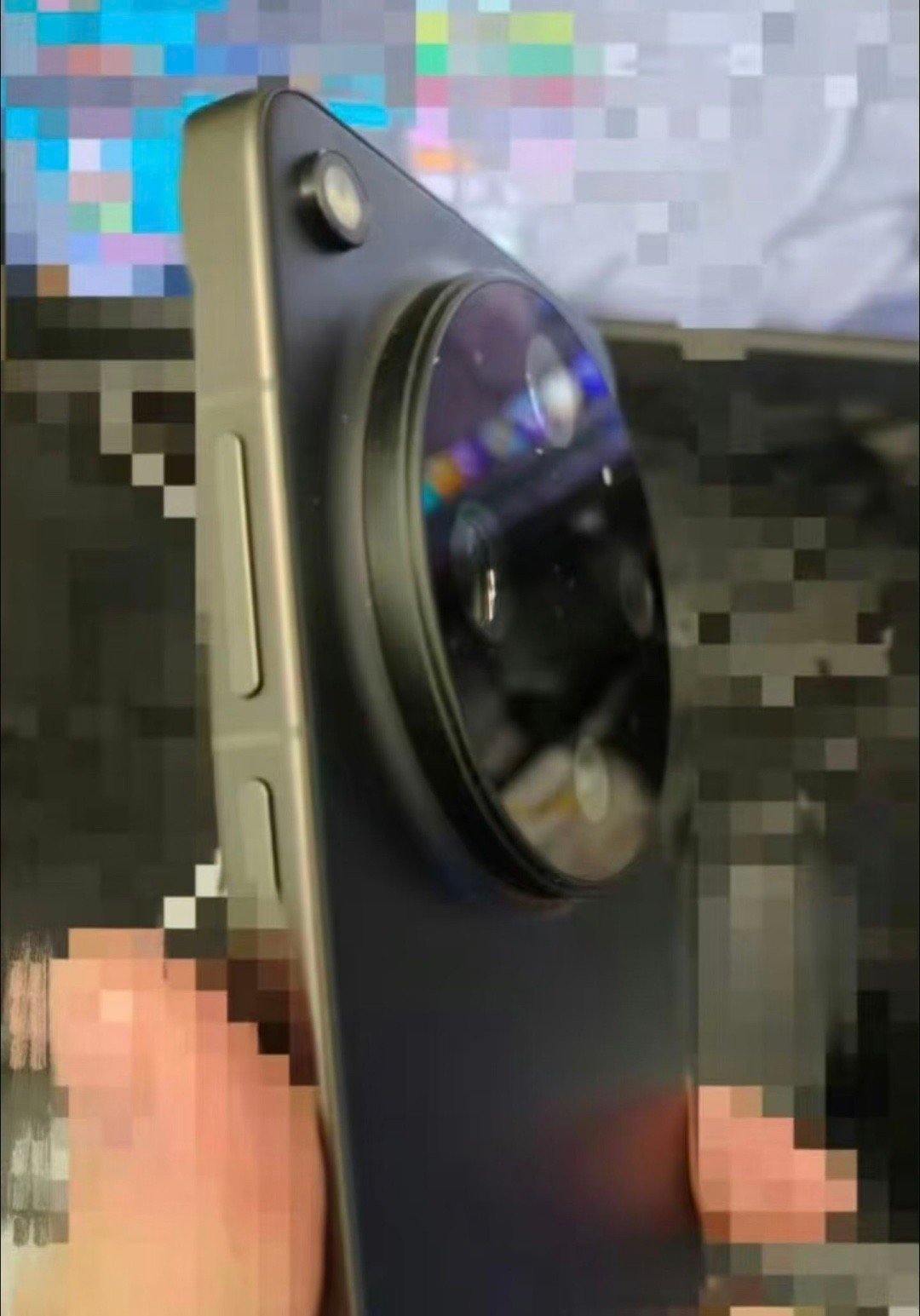 网传这是OPPO Find X9 Ultra？闪光灯都凸起来了