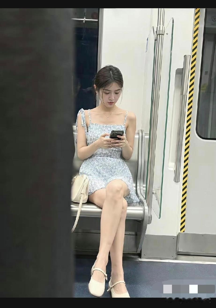 地铁对面是你的白月光吗？