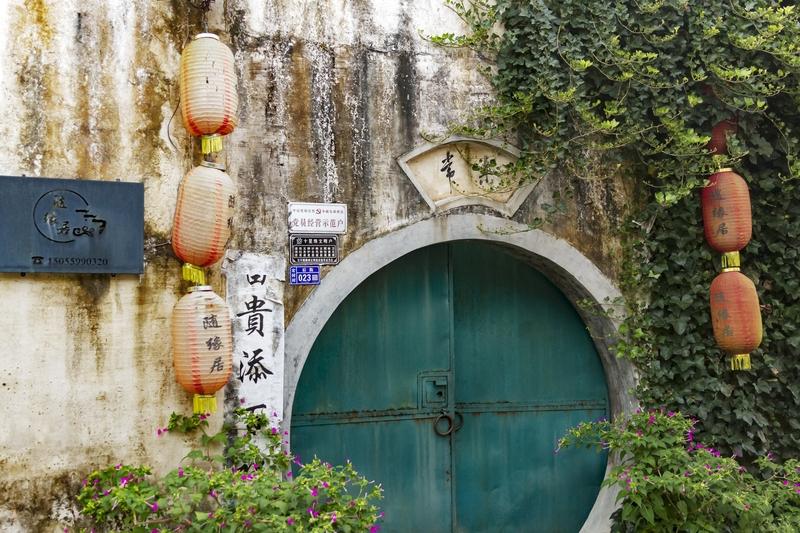 做事随缘真的好吗？这还挺值得琢磨。“随缘”本源于佛教，是根据条件变化做适当回应，