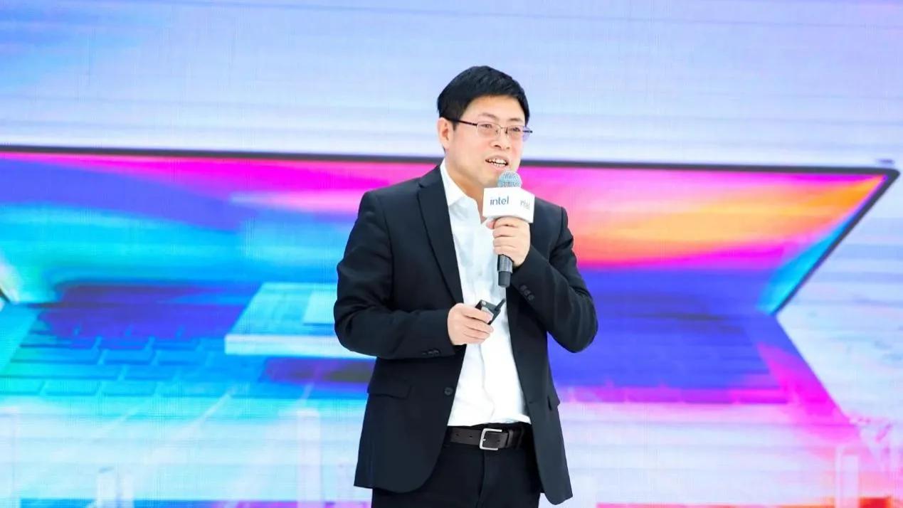 拥有“灵魂”的AI PC就要上市了。在3月26日举办的英特尔AI PC产品发布会