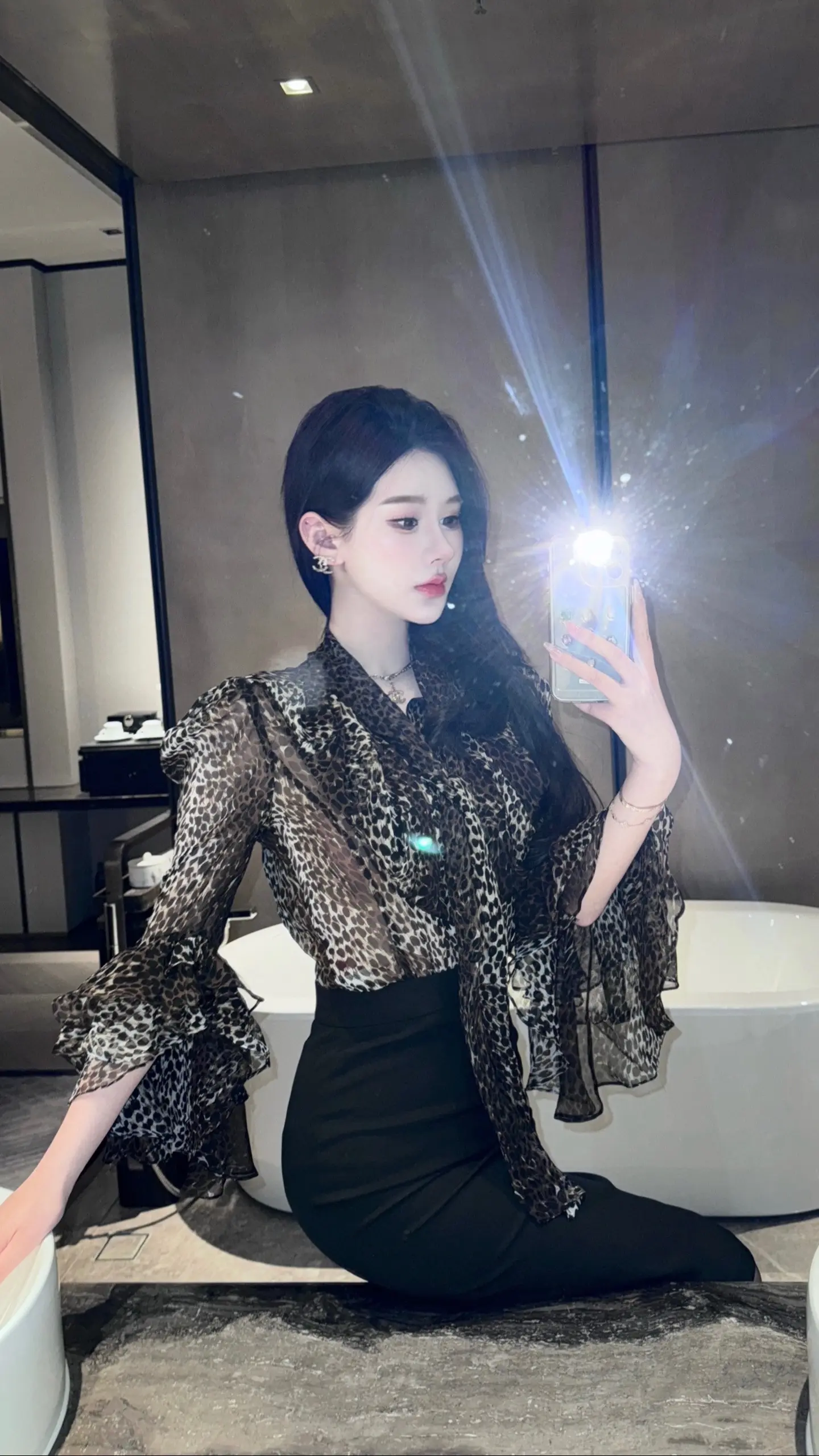 别听世俗的耳语 去看自己喜欢的风景 在喜欢的状态里 自由又自在
