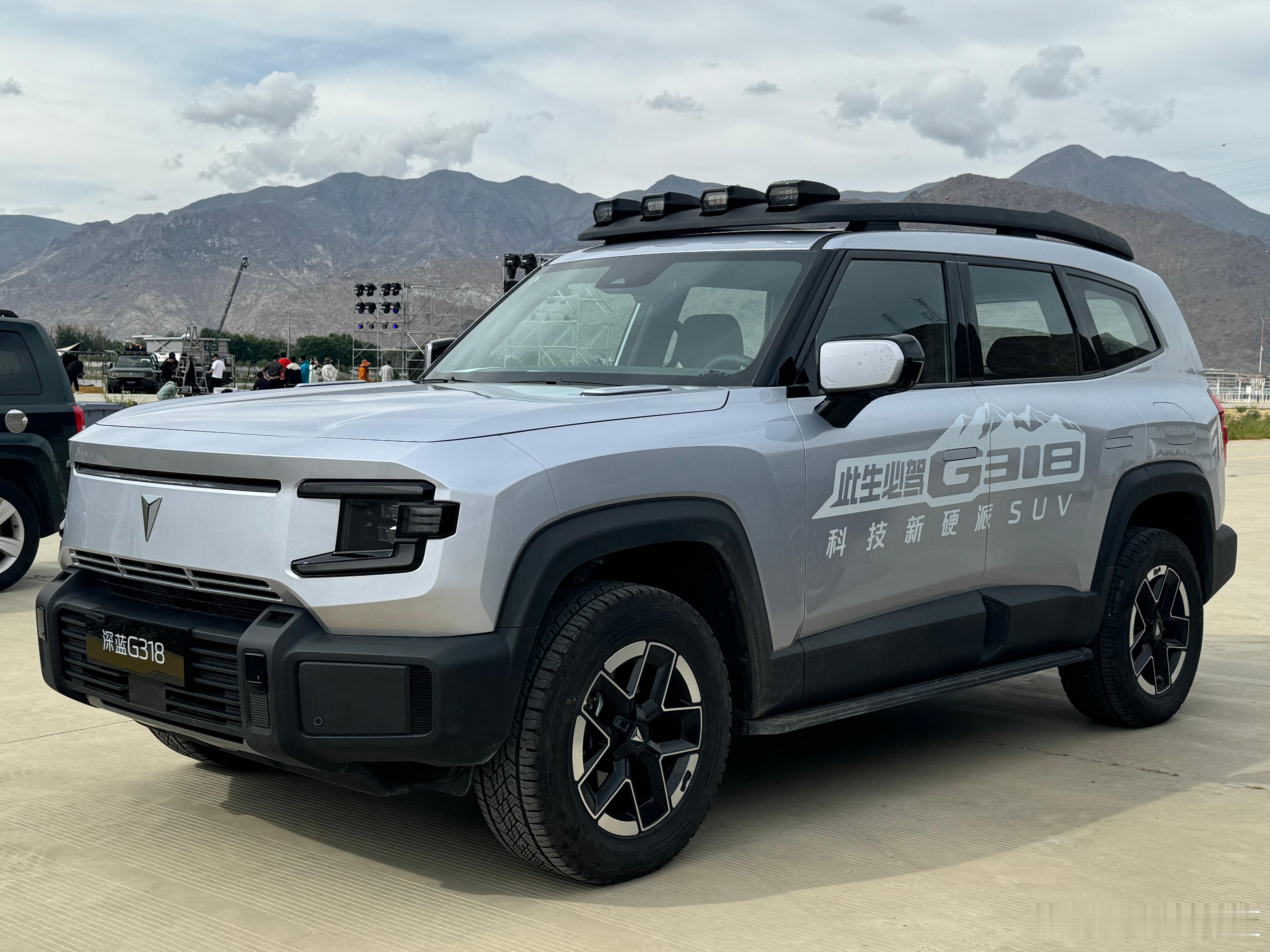 #深蓝G318一台顶两台# 日常代步够舒适：超大乘坐空间+31处储物空间+航空级