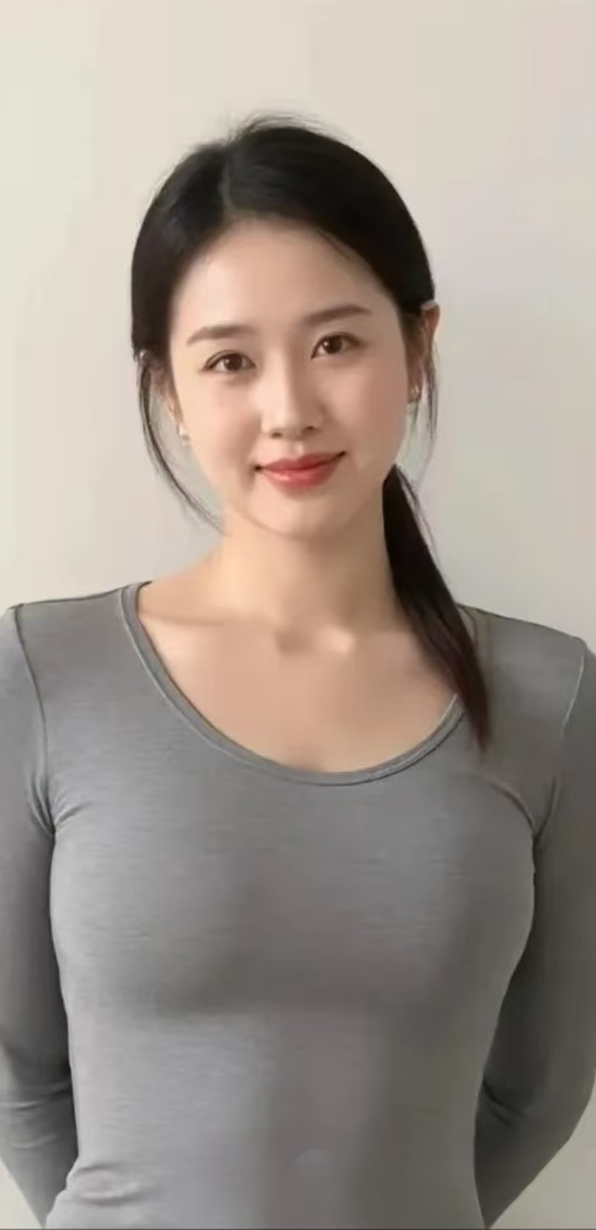 探索发现[超话]  男人一生中有两个女人，一个不能离，一个不能娶，前者是责任和心