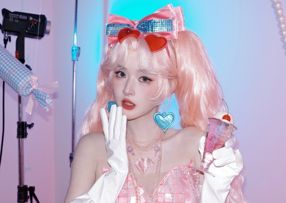 和平精英刺激之夜 这是真人芭比吧！美的太超过了王姐！！！